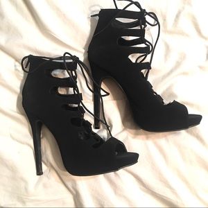 LOLA SHOETIQUE GLAZE VIXEN HEELS 8.5